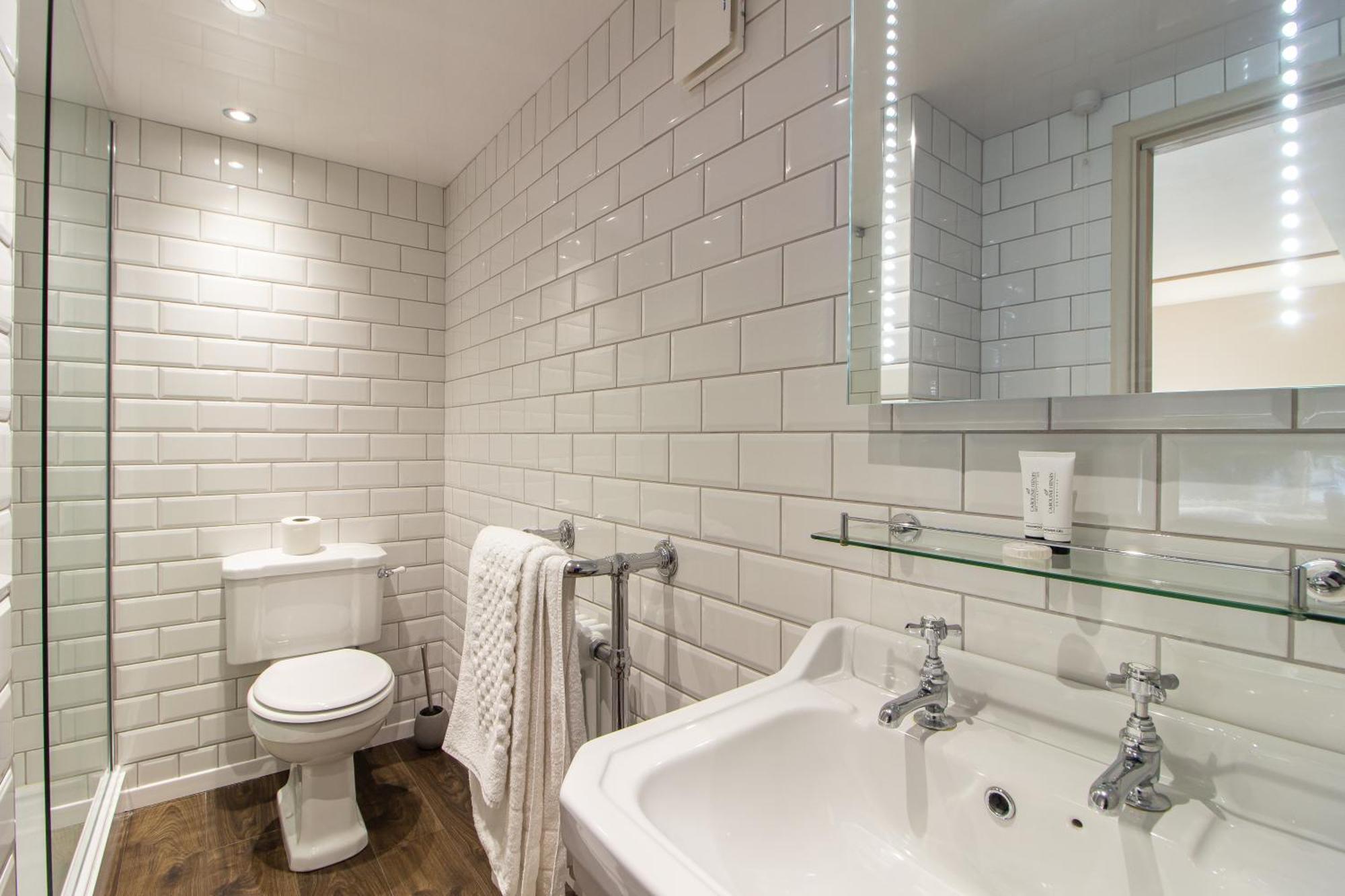 Parva Farmhouse Riverside Guesthouse 틴턴 객실 사진
