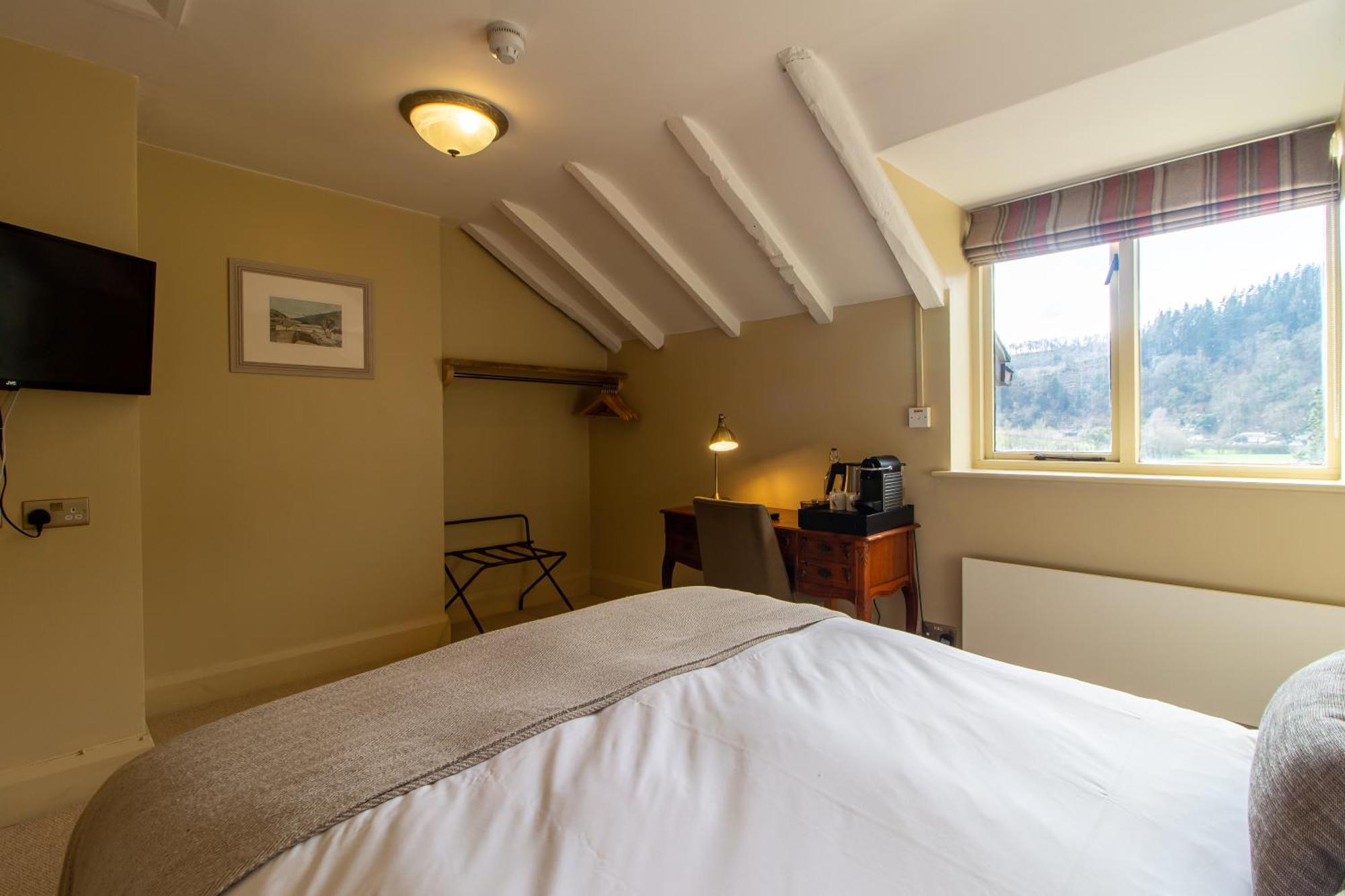 Parva Farmhouse Riverside Guesthouse 틴턴 객실 사진